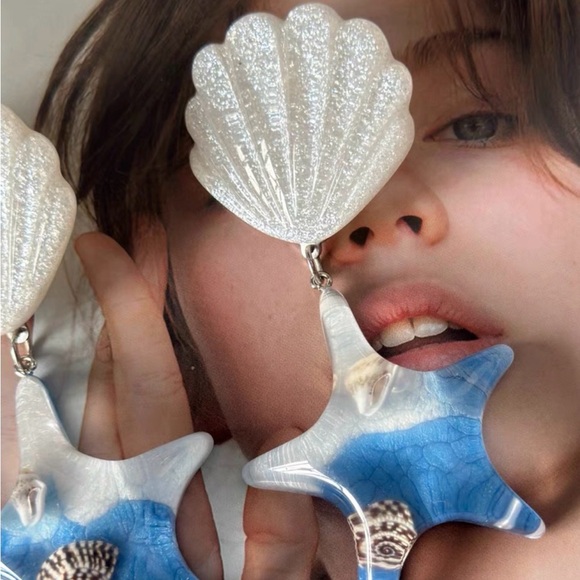 Starfish Shell Earrings - Picture 2 of 5